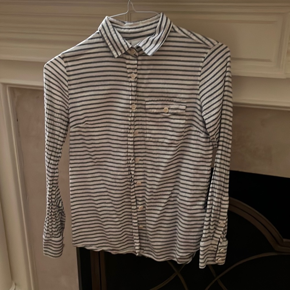 Classic button up J Crew boy shirt